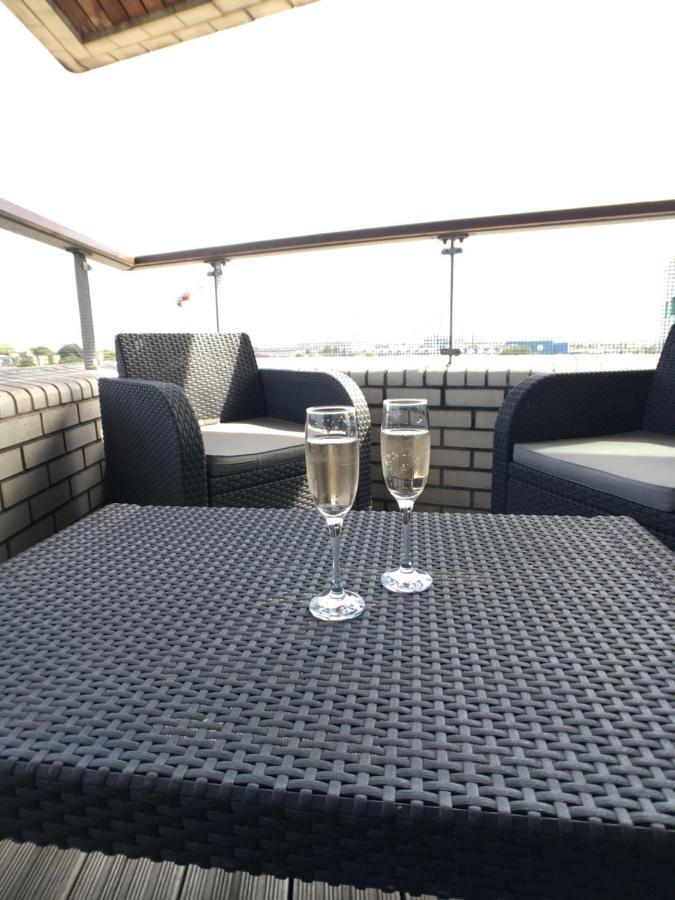Luxury 2 Bed Penthouse Apartment Near Station Лондон Екстериор снимка