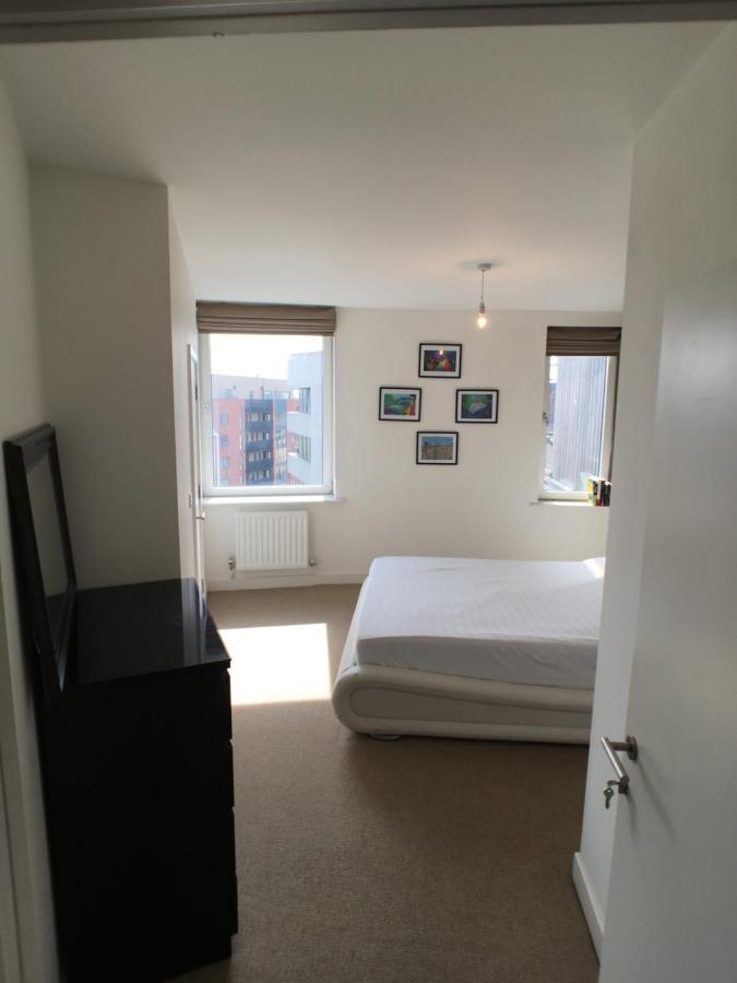 Luxury 2 Bed Penthouse Apartment Near Station Лондон Екстериор снимка